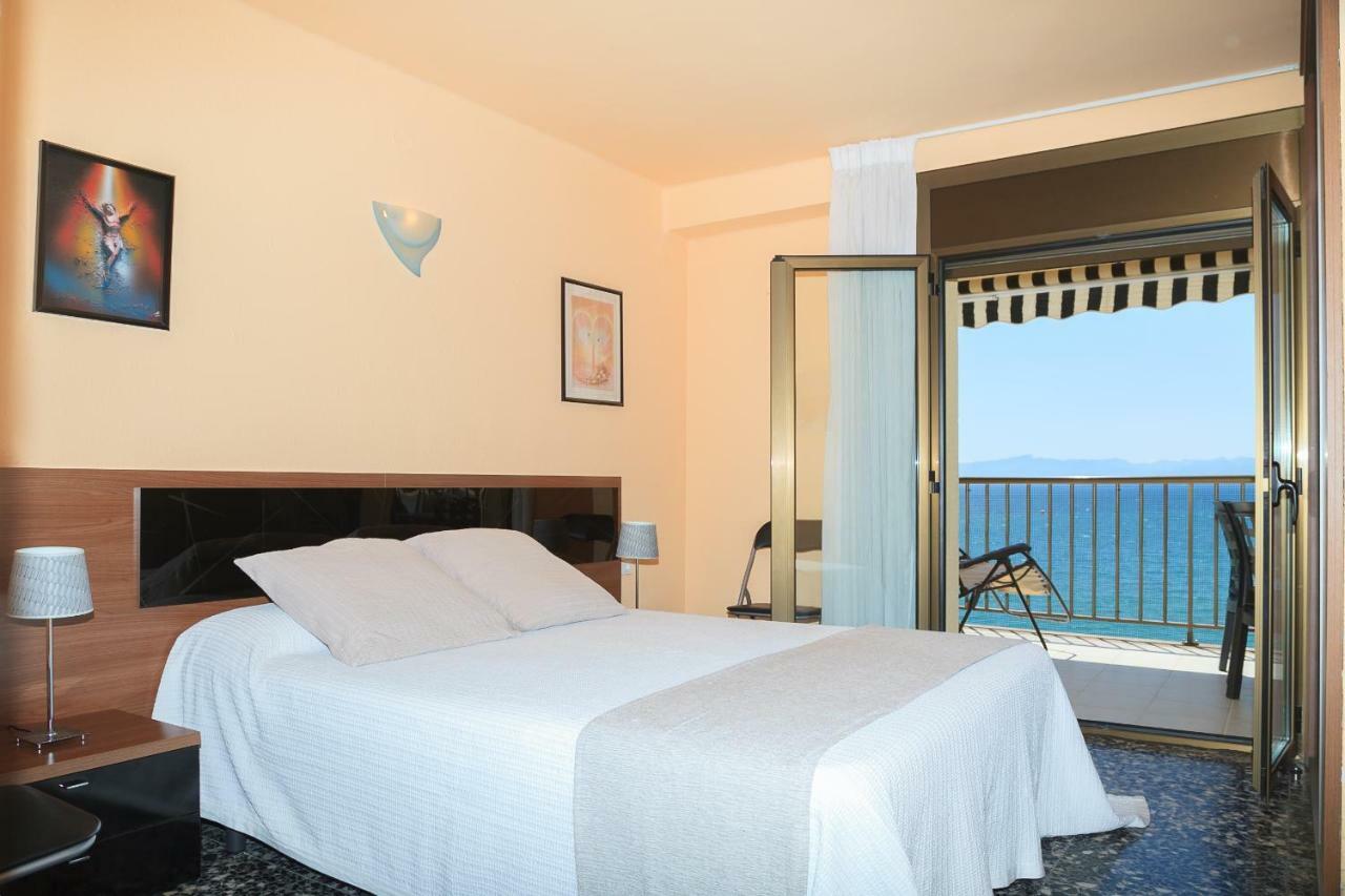 Uhc Acantilados Family Apartments Salou Buitenkant foto